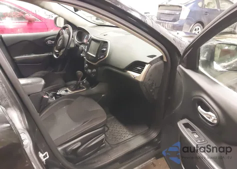 2016 Jeep Cherokee Latitude z USA, uszkodzony, nr VIN 1C4PJMCB3GW122780